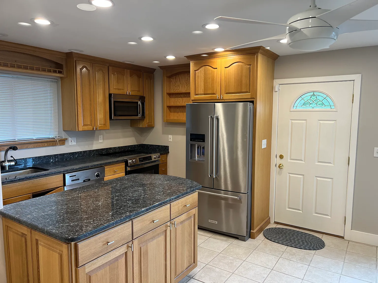 1 bed, 750 sqft, $2,200 — Photo 3
