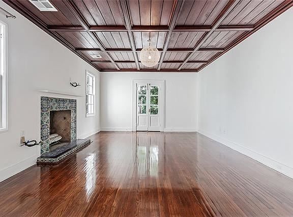 5th image of 2 Versailles Blvd
