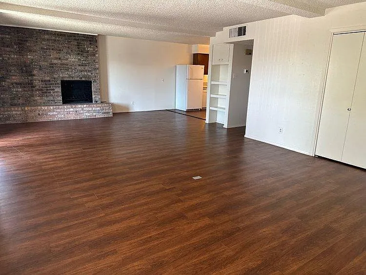 1226 N Lbj Dr #4 — Photo 2