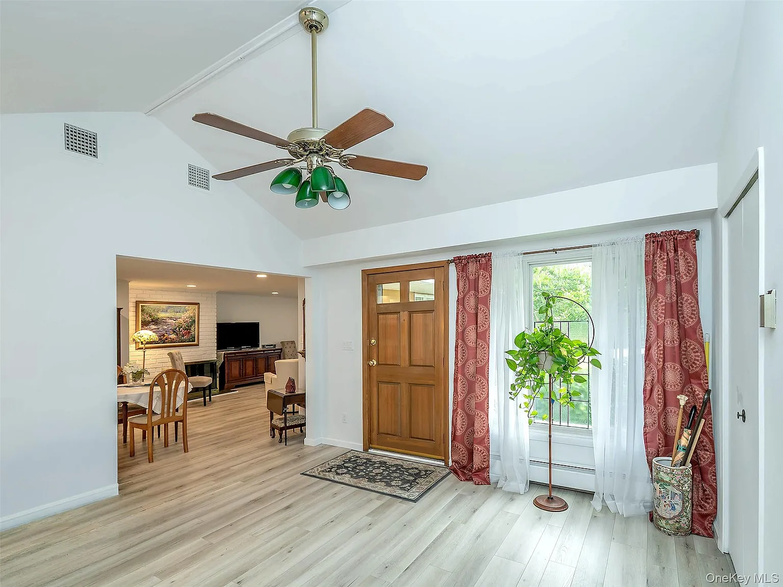 3 bed, 1.5 bath, 1100 sqft, $4,500 — Photo 4