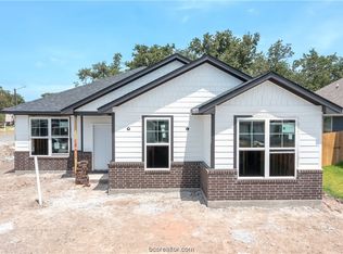 2501 Lightfoot Ln, Bryan, TX 77803