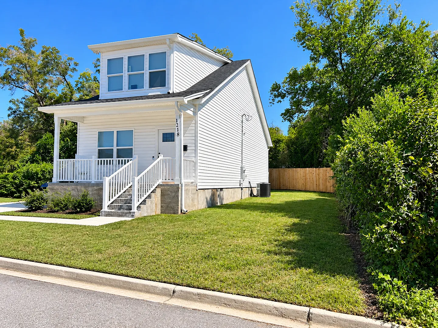 Pre-Leasing This Beautiful, Newer-Construction Single-Family Home For The 20272028 School Year! — Photo 2