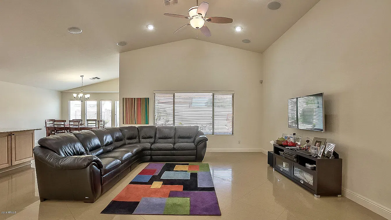 3 bed, 2097 sqft, $2,950 — Photo 3