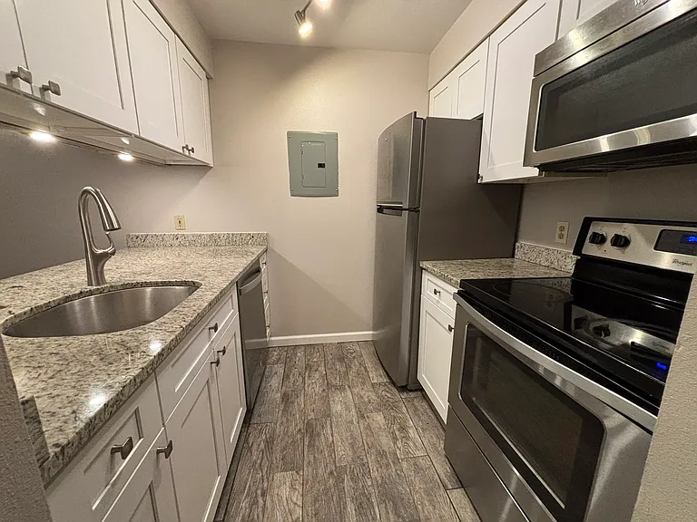 2727 Folsom St #230 — Photo 8