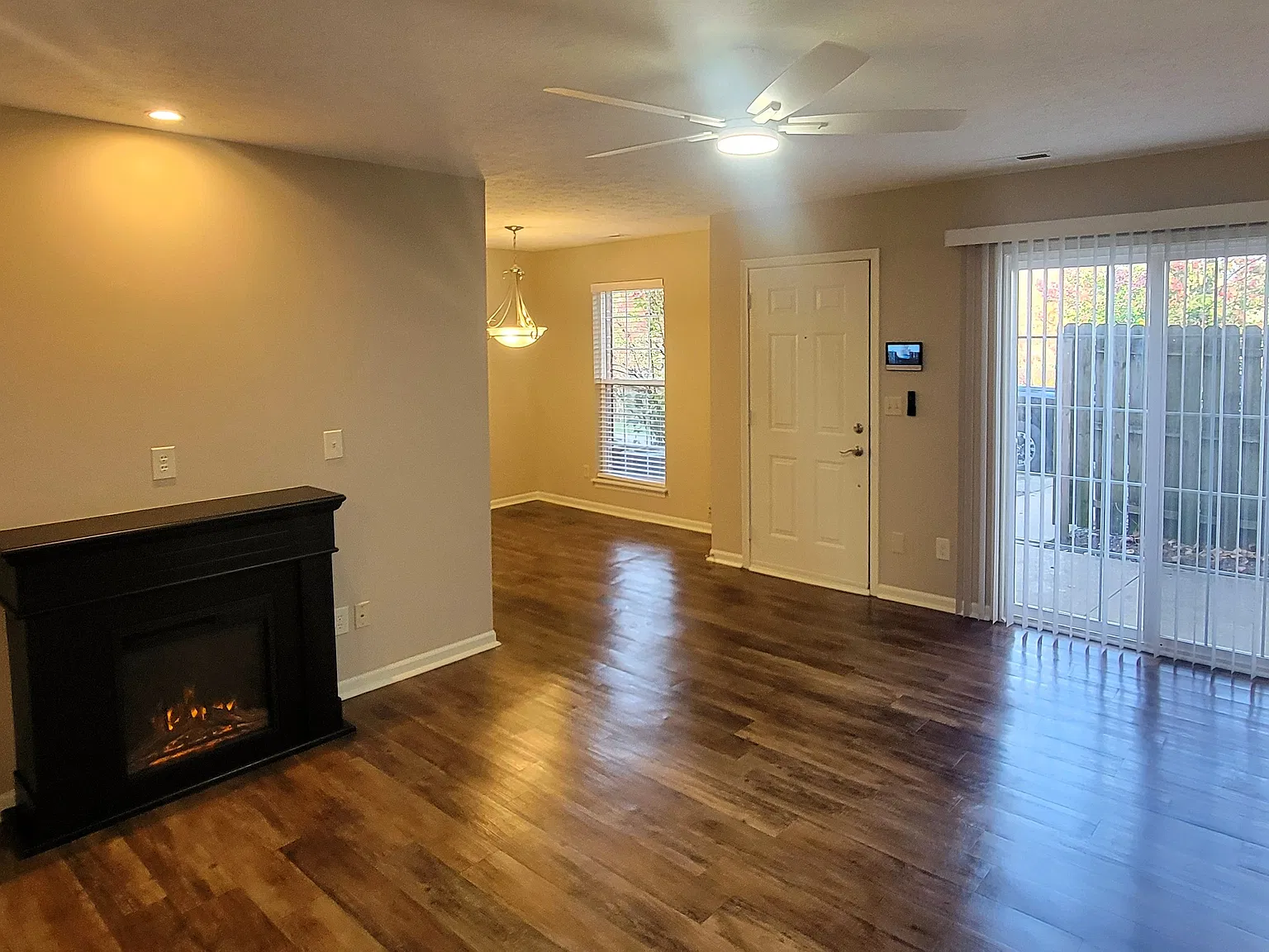 2 bed, 1.5 bath, 1100 sqft, $1,295 — Photo 4