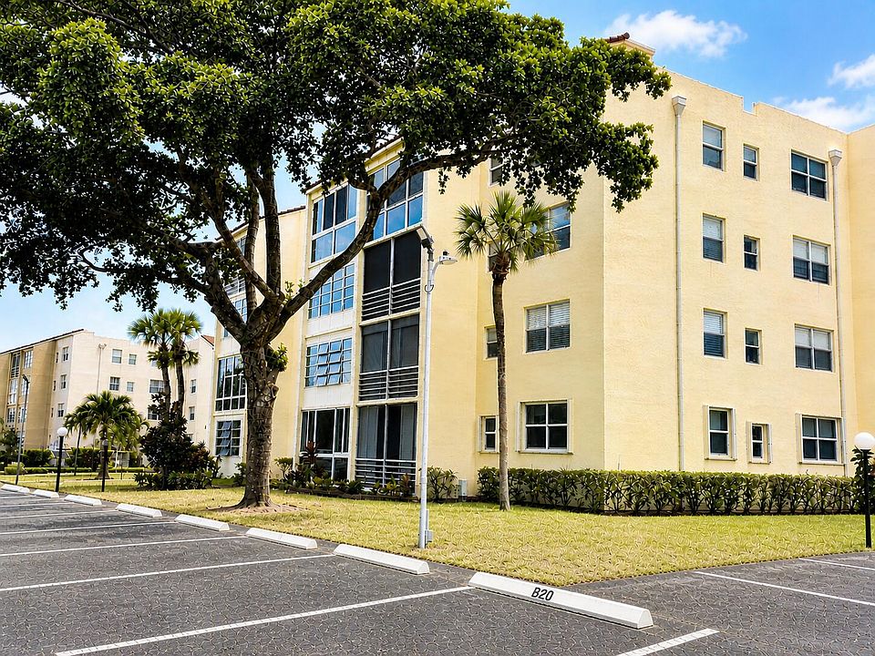 1st image of 2831 Somerset Drive #305