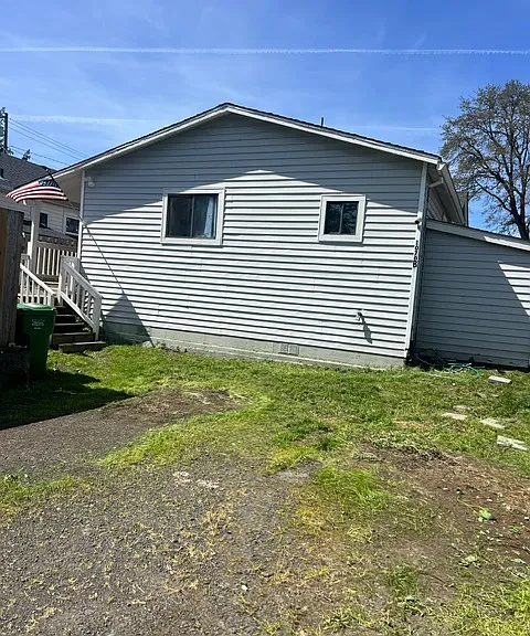 1070 Deer Island Rd #B — Photo 2