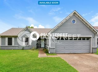 2432 Country Trail Dr, Memphis, TN 38133