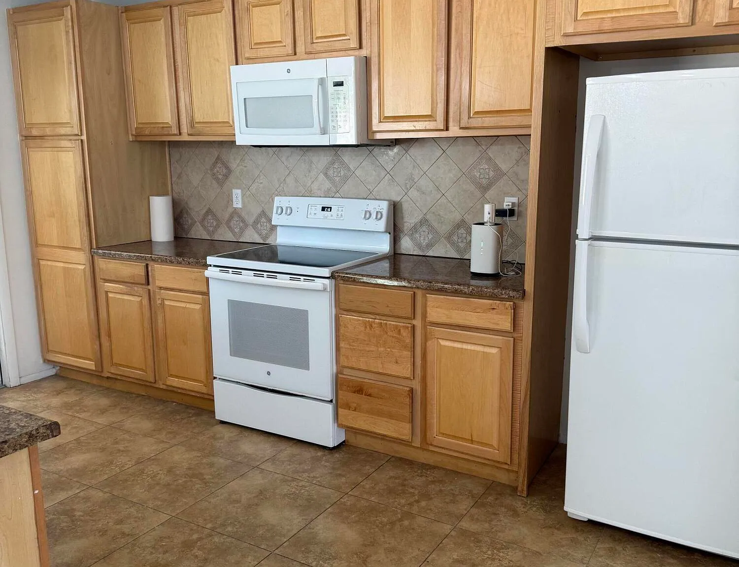 3 bed, 1430 sqft, $1,900 — Photo 3