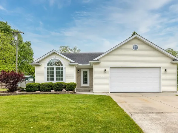25 Rella Rae Ave, Marysville, MI 48040