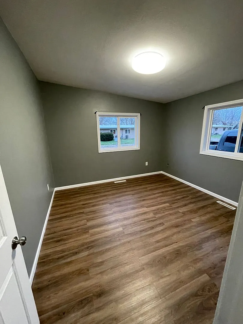 3 bed 1 bath duplex — Photo 4
