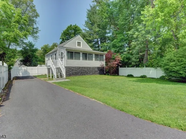 21 Bartholdi Ave, Wanaque Boro, NJ 07420