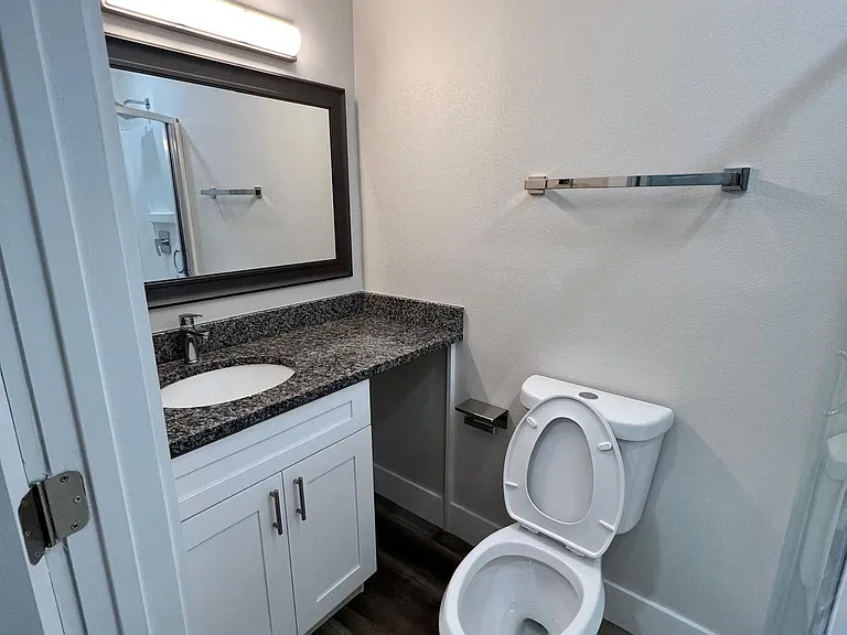 475 Umatilla Blvd #7 — Photo 4