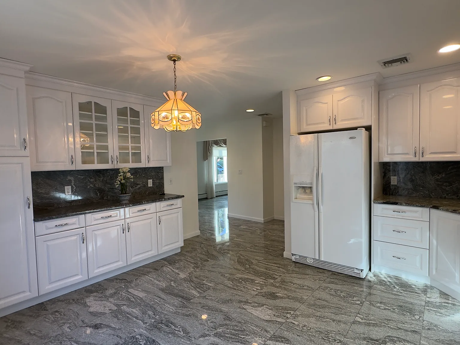 3 bed, 1750 sqft, $4,250 — Photo 3