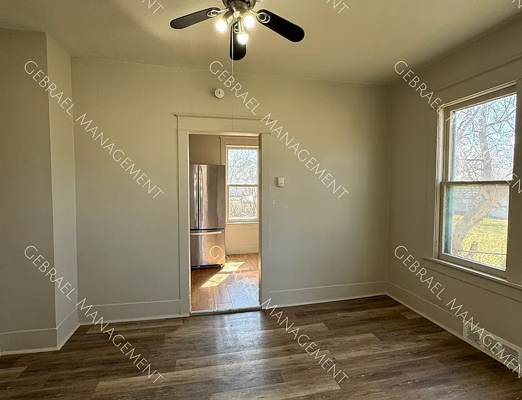 726 E York Ave — Photo 3