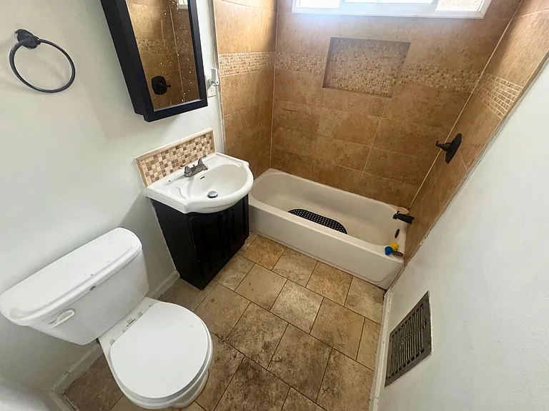 8343 Lindley Ave #5 — Photo 5