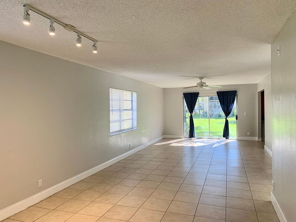 1st image of 2925 SW 22nd Ave #1010