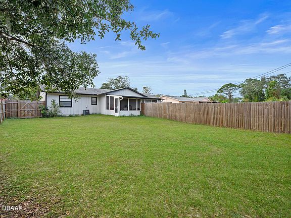 4th image of 2417 India Palm Dr