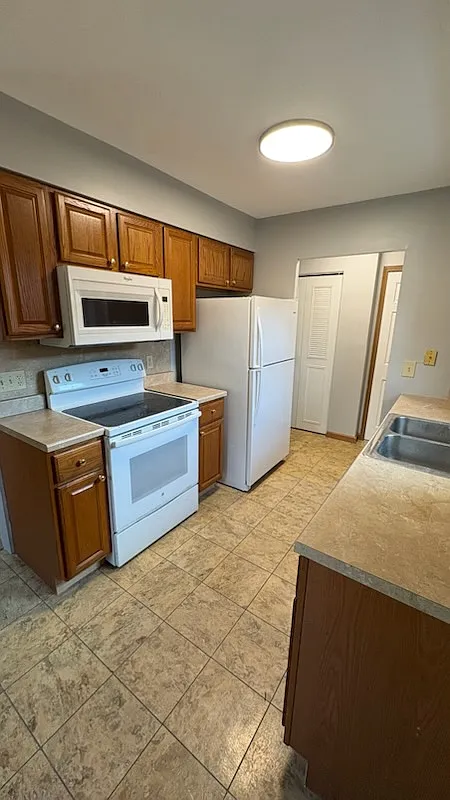 3 bed, 960 sqft, $1,600 — Photo 4