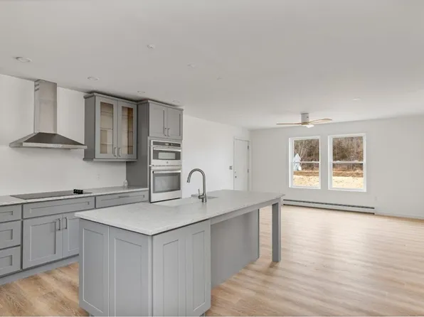 47 Little Brook Lane, Bristol, VT 05443