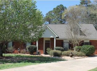 526 Bellview Dr, Deatsville, AL 36022