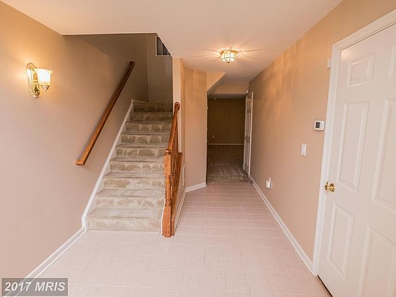 3rd image of 110 Blossom Ln