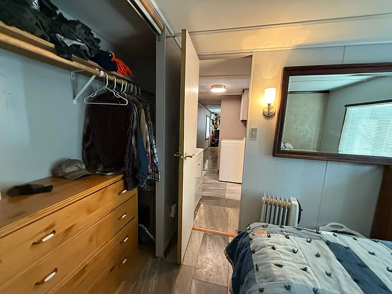 809 Newark St — Photo 16