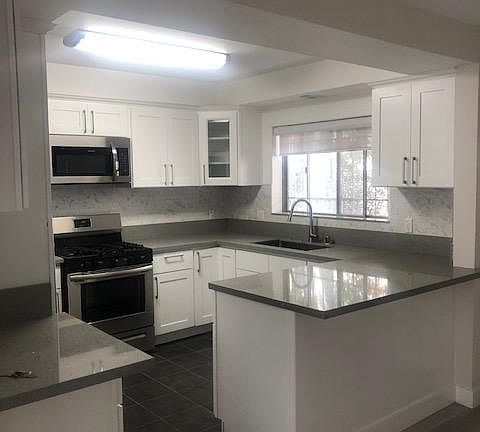 2nd image of 408 N Palm Dr #102