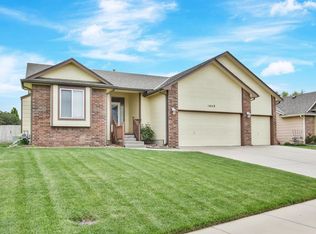 1649 E Windwood Cir, Derby, KS 67037