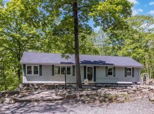 6 Mohawk Trl, Andover, NJ 07821