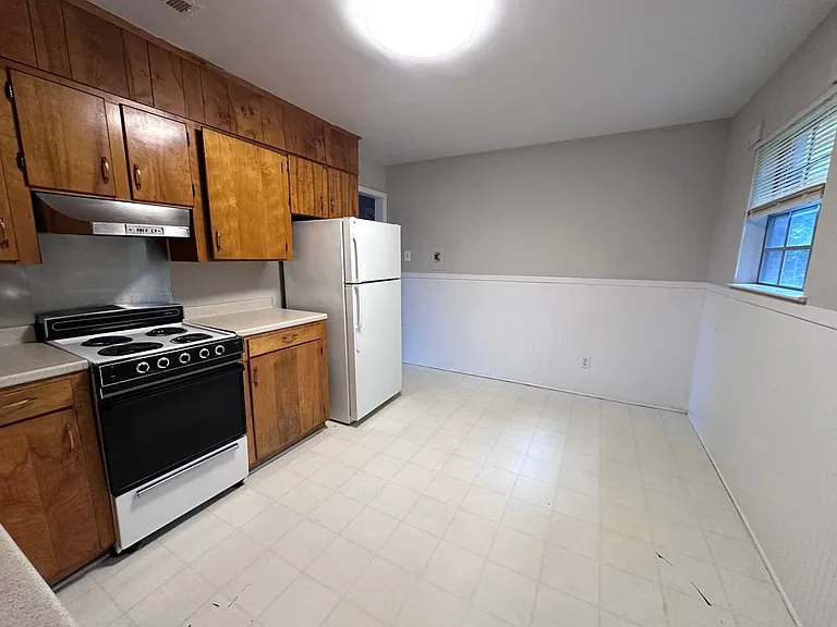 10 Coker Dr SW — Photo 3