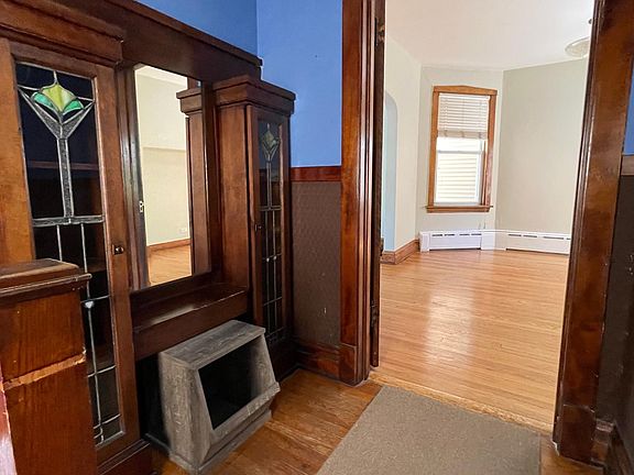 2nd image of 2449 W Ainslie St #1