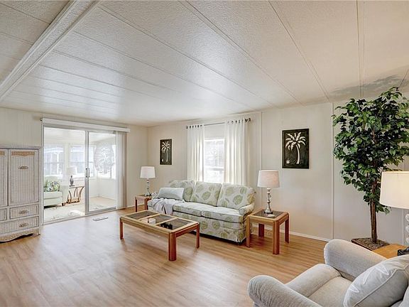 5th image of 903 Pecan Circle