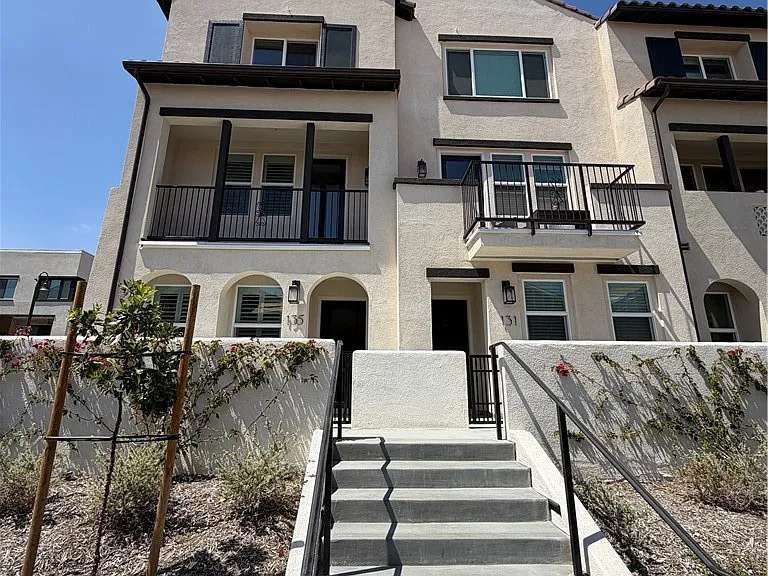 135 Evergreen — Photo 1
