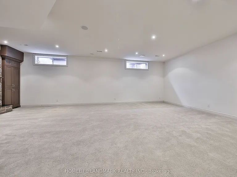 112 Kingsway Cres — Photo 32