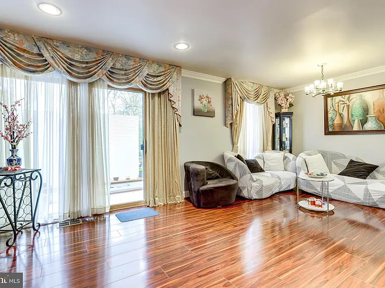 4919 Herkimer St — Photo 11