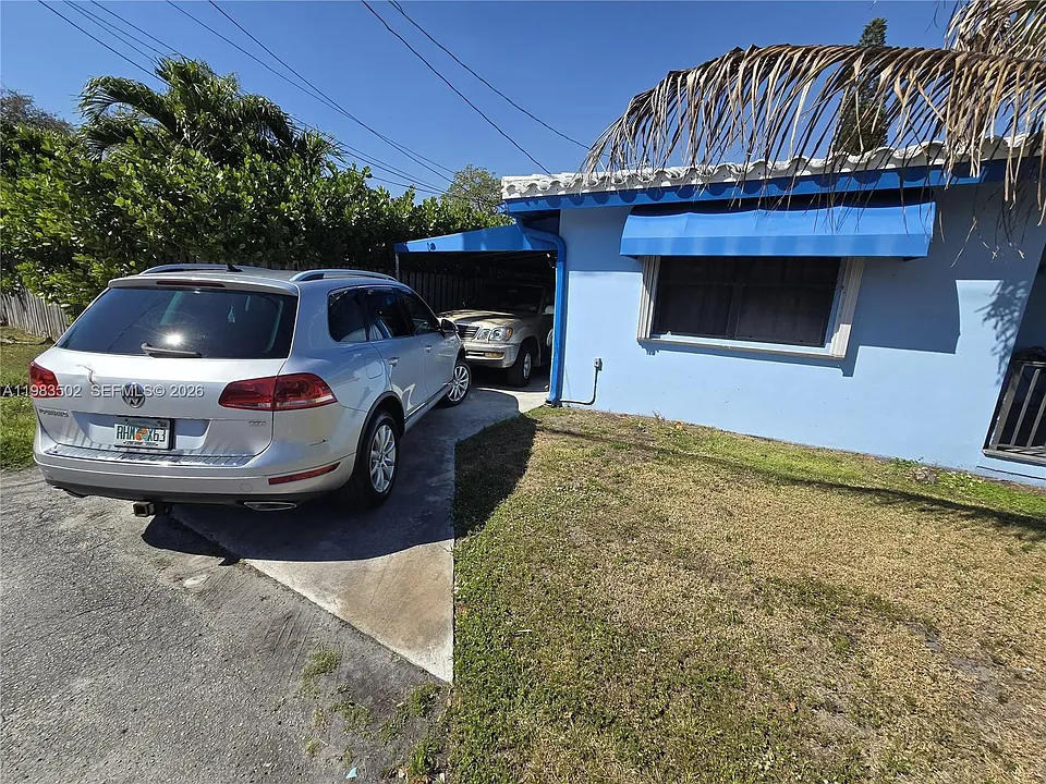 704 SW 2nd Ave