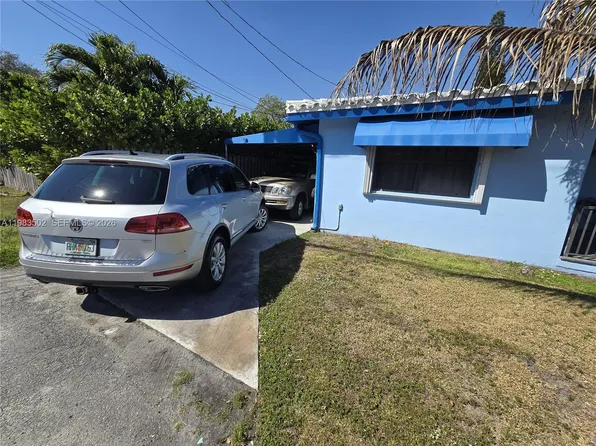 704 SW 2nd Ave, Dania, FL 33004