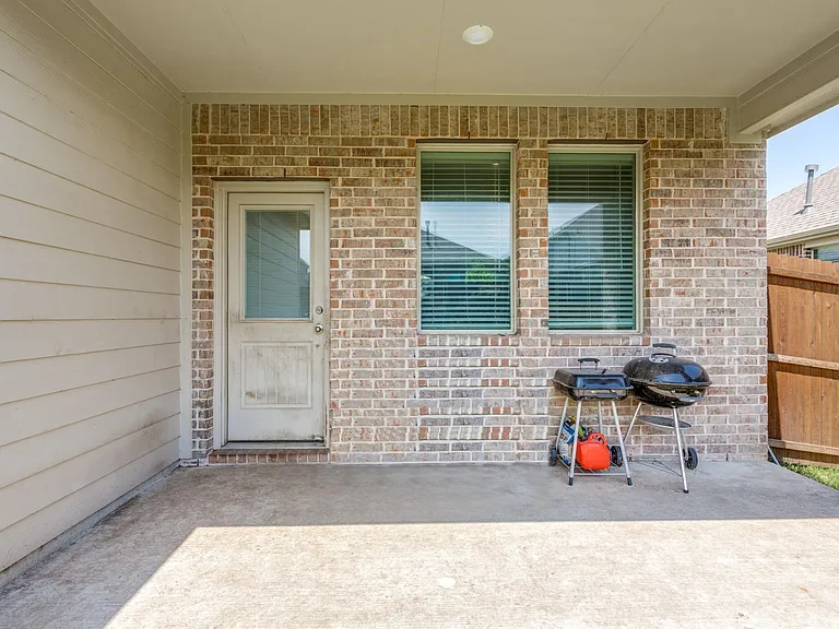 507 Saffron St — Photo 23