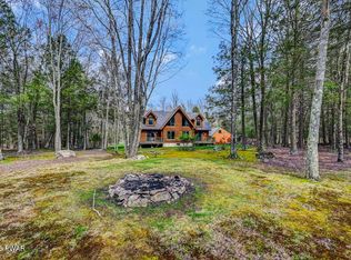 21 Halawa Ln, Newfoundland, PA 18445