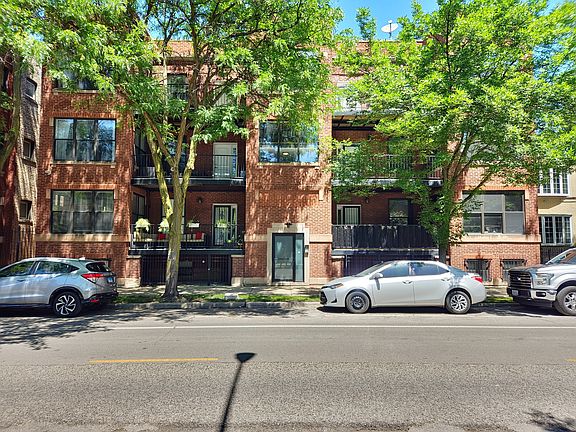 2nd image of 3740 W Wrightwood Ave #5-5-5
