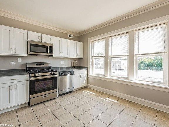 5th image of 3718 W Fullerton Ave #2