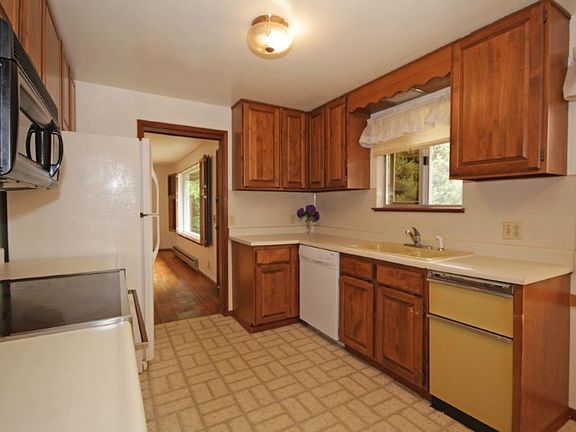 It will be easy to prepare meals in this kitchen!