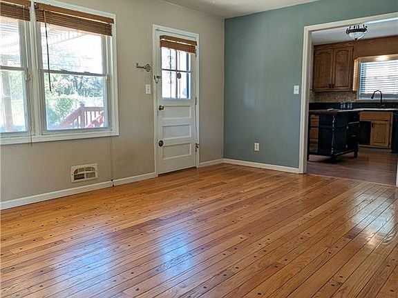 3rd image of 9912 Bennington Ave