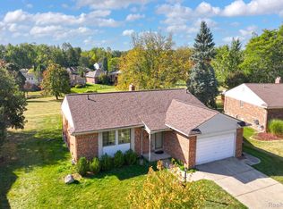 309 Coldiron Dr, Rochester Hills, MI 48307