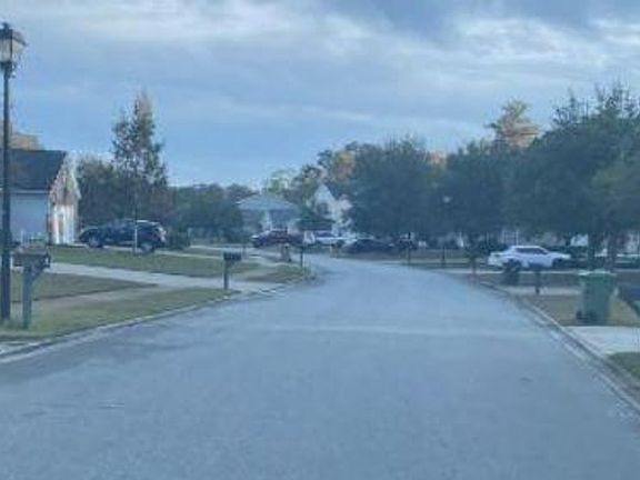 Exterior Neighborhood (street photo)