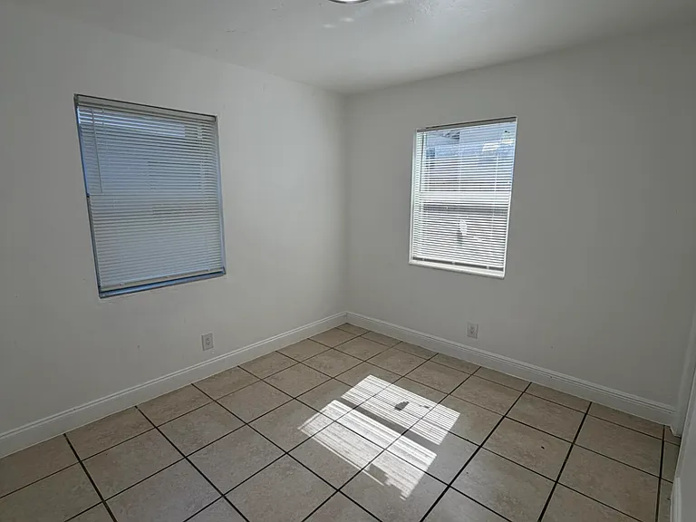 1021 Henrietta Ave — Photo 1