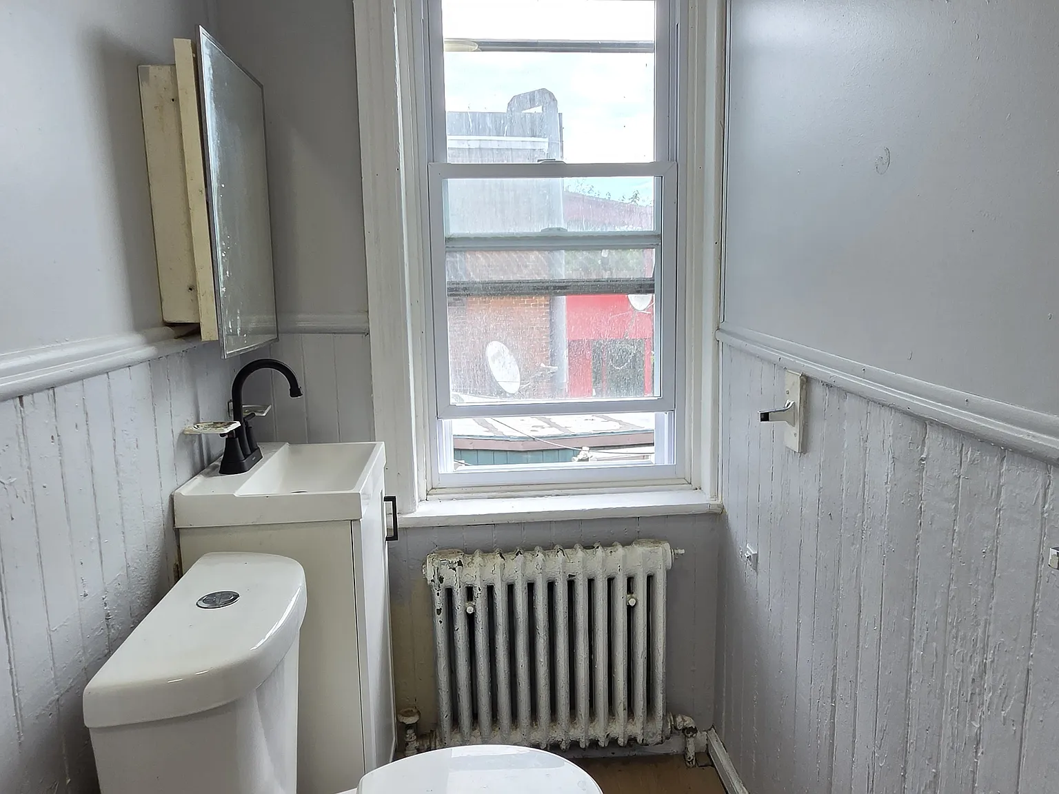 203 Perry St — Photo 2