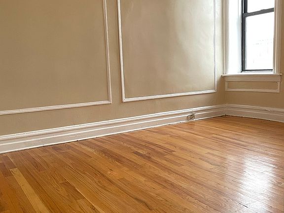5th image of 944 42nd St APT D5