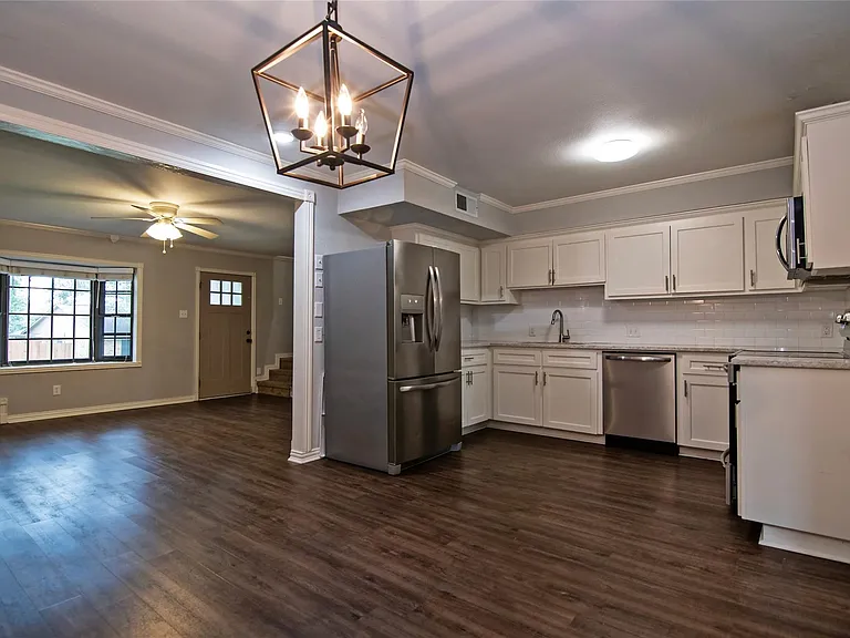2410 Valley Dr — Photo 12